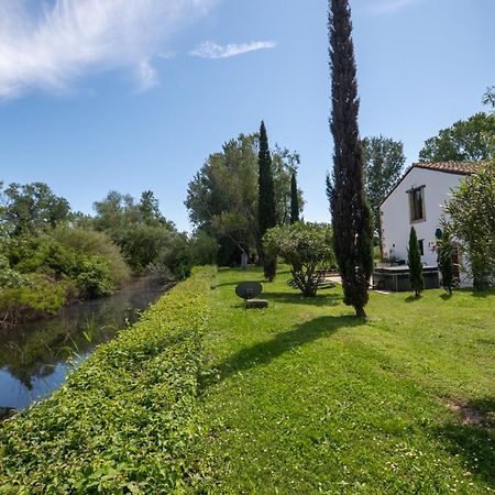 Mas Des Eaux Claires Arles Camargue Villa Saint-Gilles  Exteriör bild